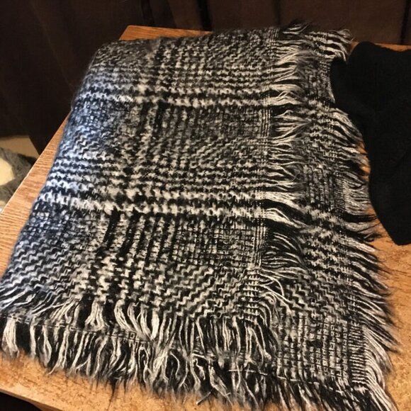 2X EXPRESS SCARF 24 X 72 24 X 82 BLACK & WHITE - Picture 4 of 7